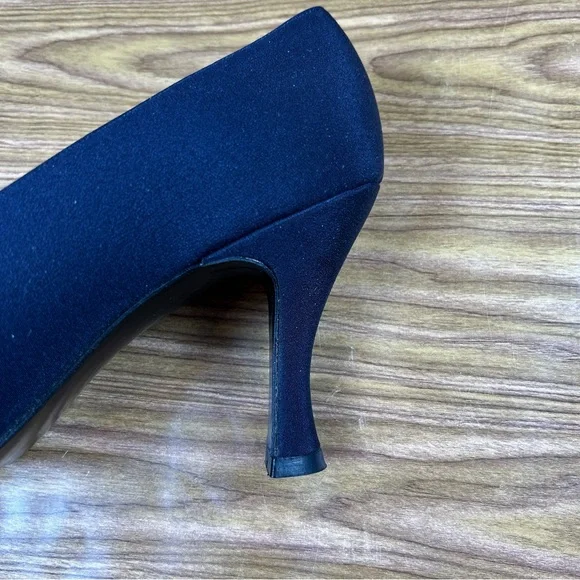 Vintage Stuart Weitzman Lorraine Navy Blue Fabric Pumps Worn Once - Size 8.5 - Picture 5 of 12
